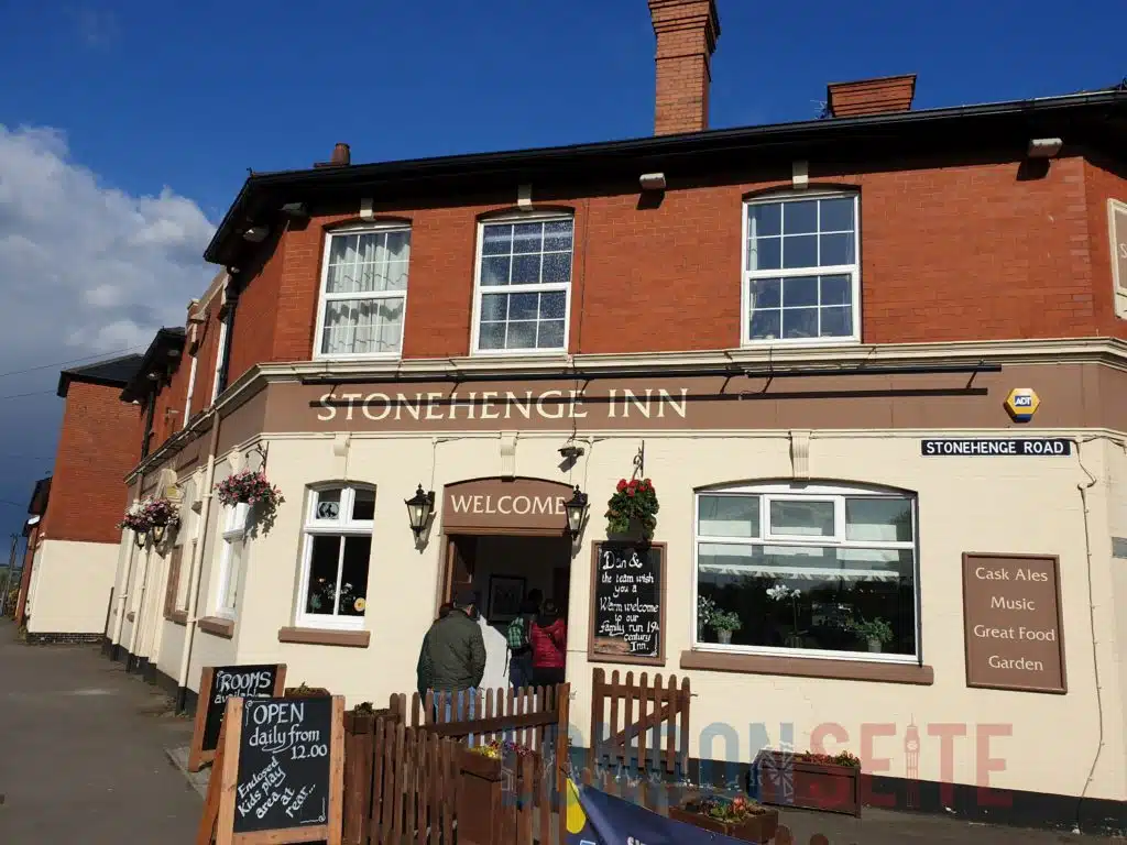 Stonehenge Tour - Pub