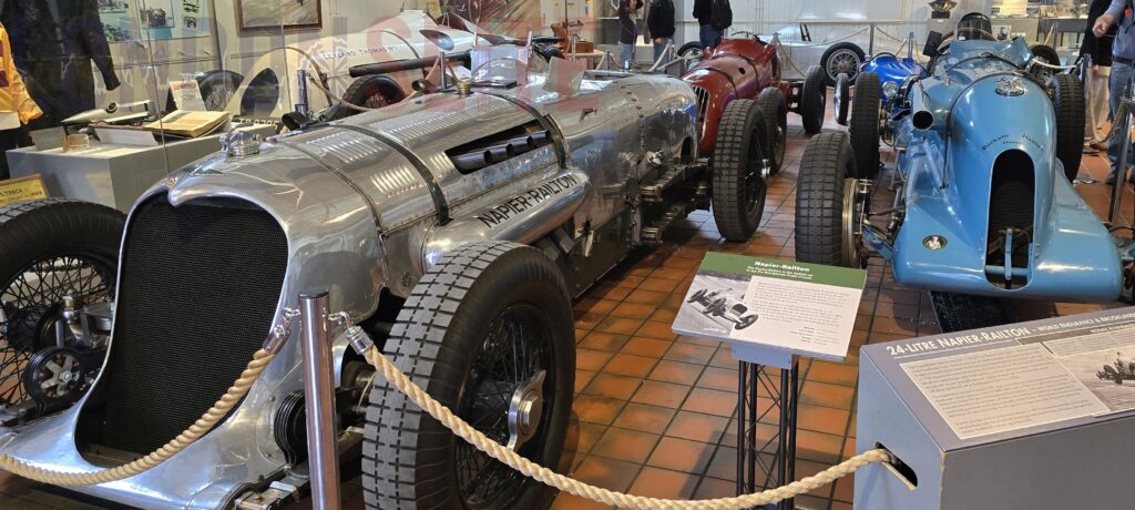Brooklands Museum London -Concorde, Rennwagen & Anreise 3 Brooklands Museum